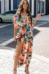 Luftiges Chiffon-Maxikleid mit V-Ausschnitt und hohem Schlitz für den Strandurlaub - Blumen
